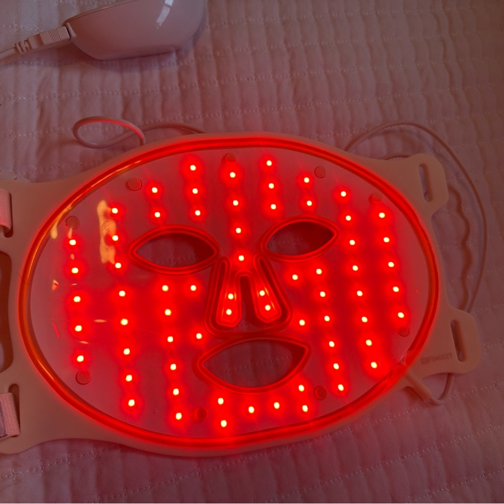 Omnilux red light mask